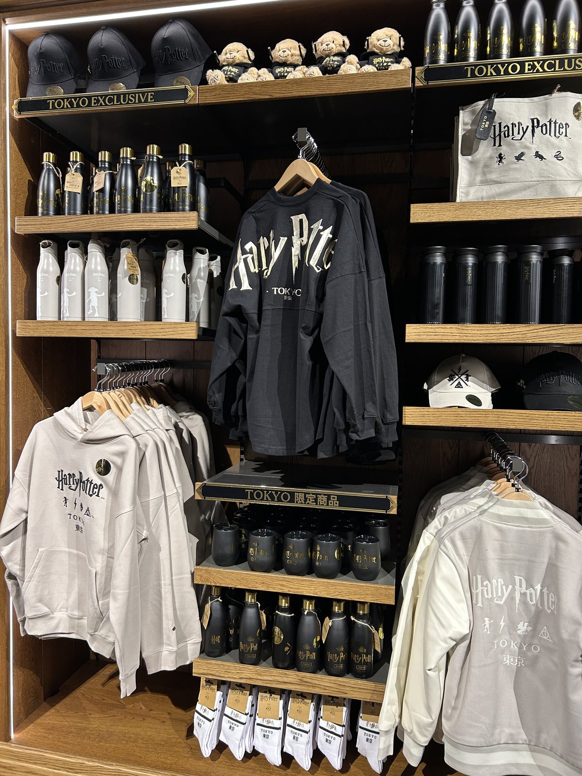 Tokyo-exclusive Harry Potter mugs, bottles, tote bags and clothing