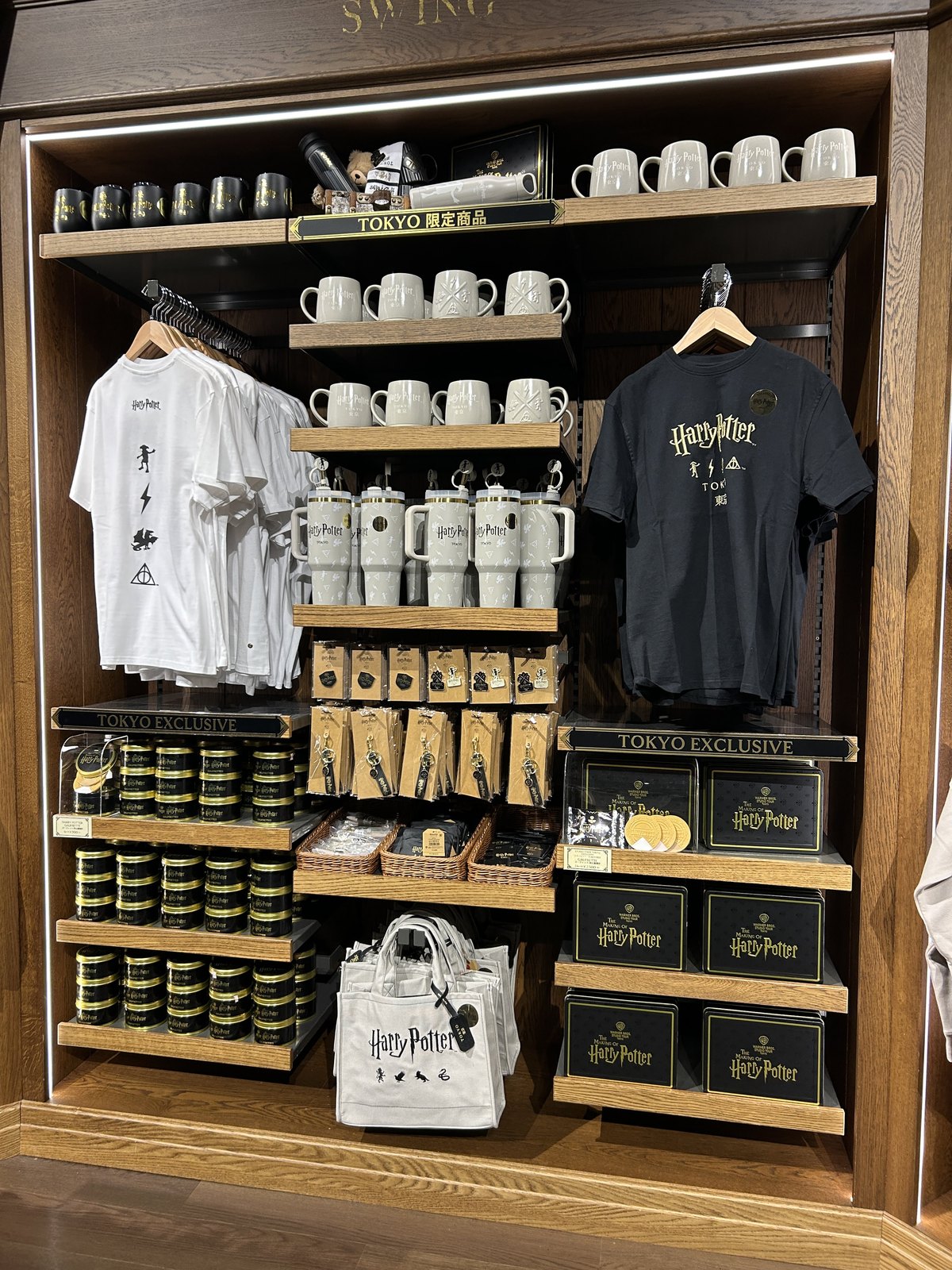 Tokyo-exclusive Harry Potter T-shirts, mugs and small gifts
