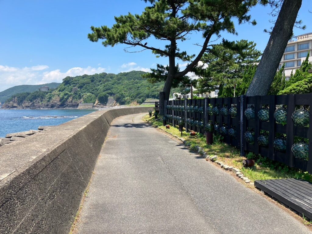 Coastal path along Bindama Road in Hamajima