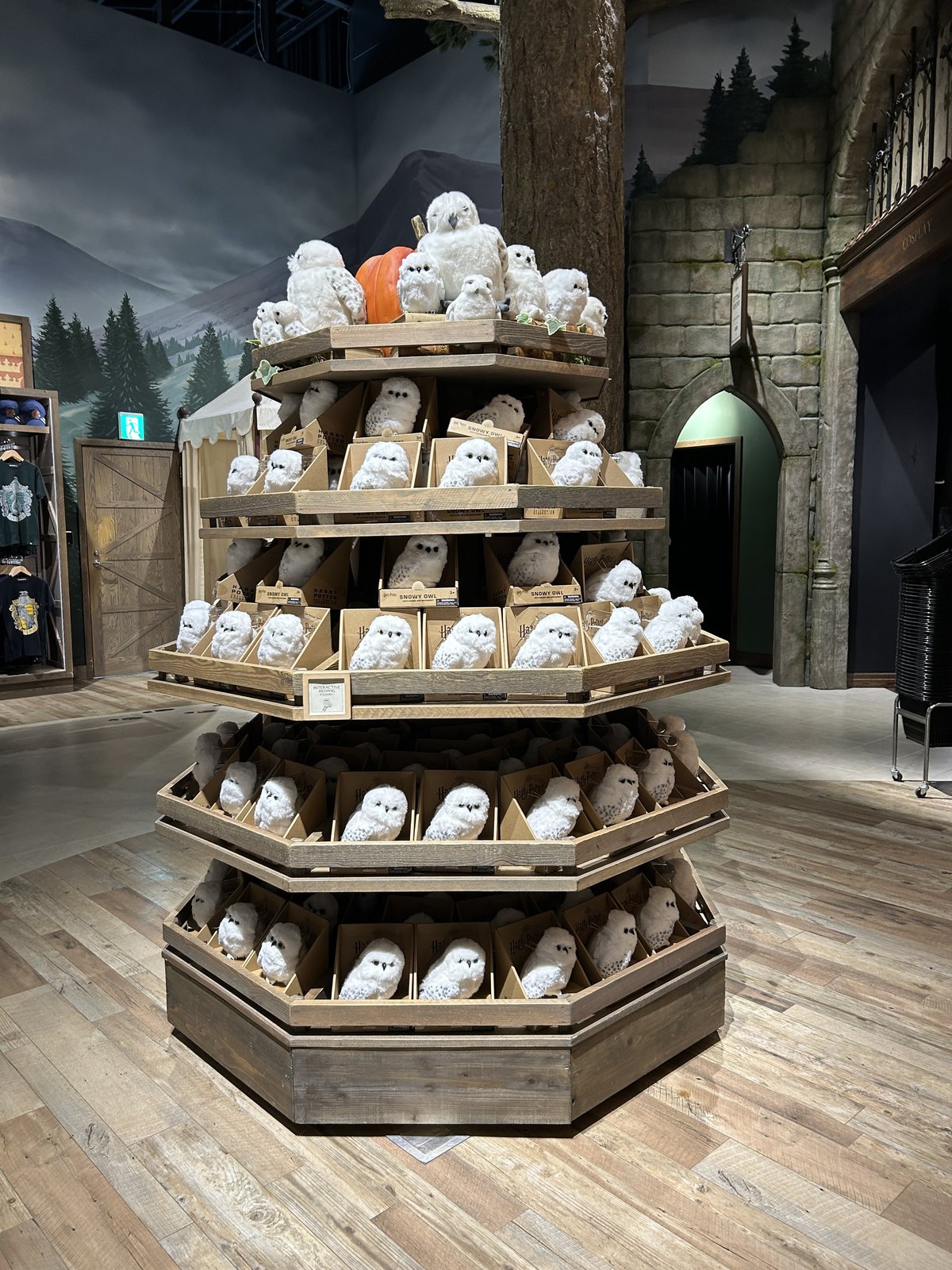A large display of snowy owl plush toys at Studio Tour Tokyo
